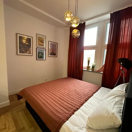Center Apartment *