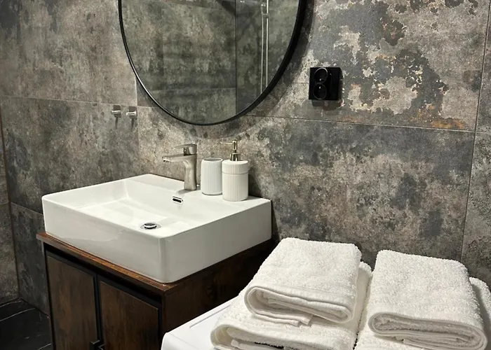 Center * צ'סטוצ'ובה